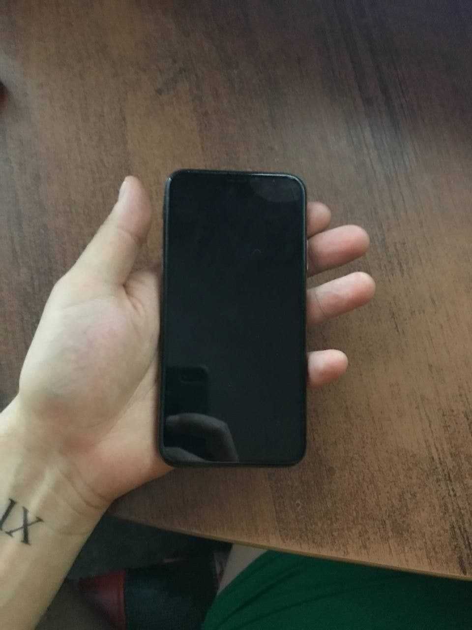 Продам IPHONE XS(64 gb)