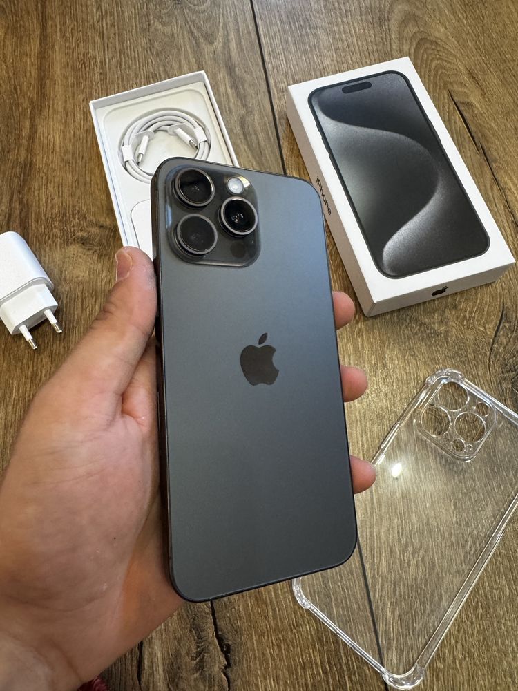 Iphone 15 pro max практически новый