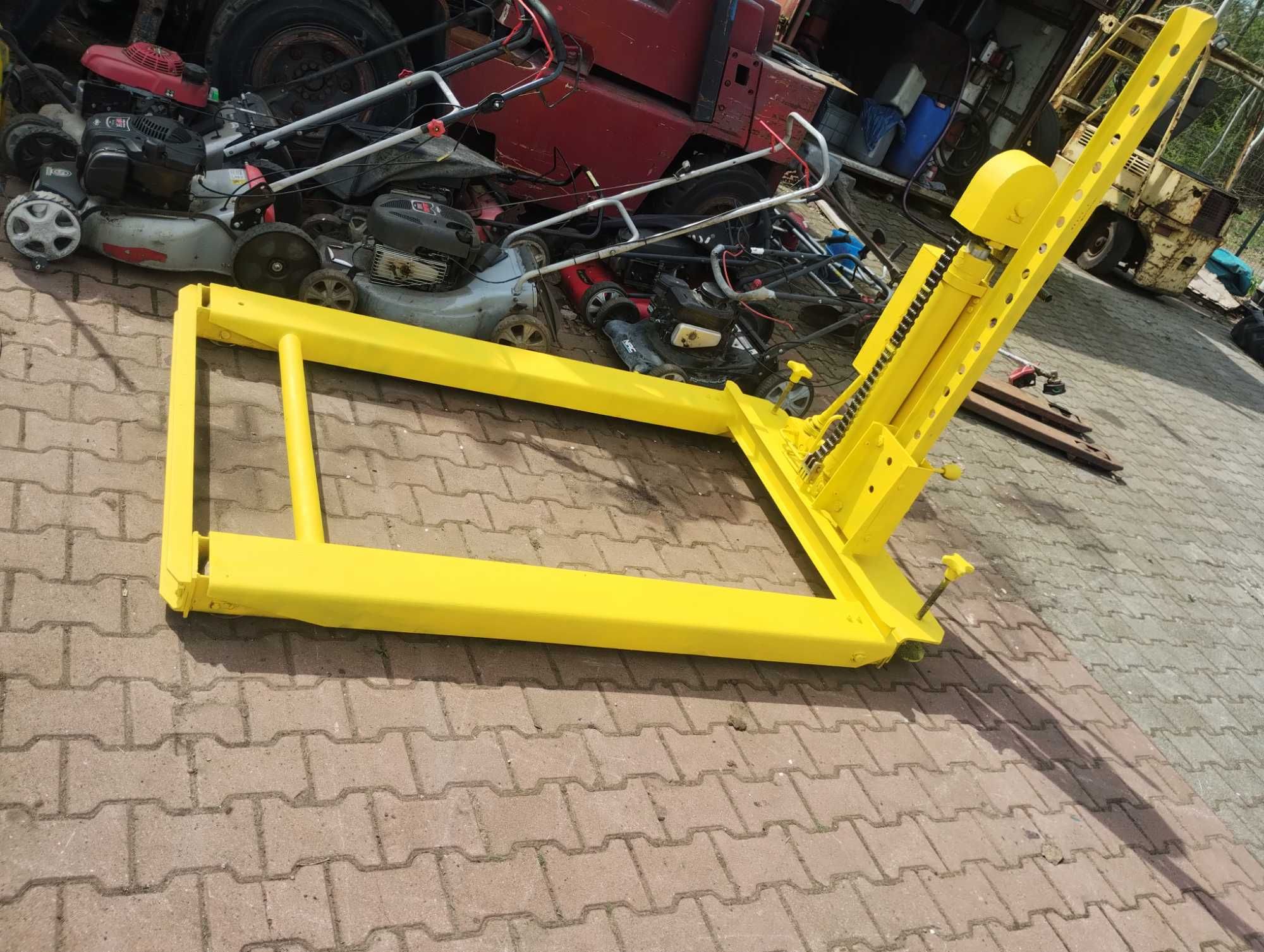 Podnośnik hydrauliczny warsztatowy samochodowy DDR bez prądu Siewierz