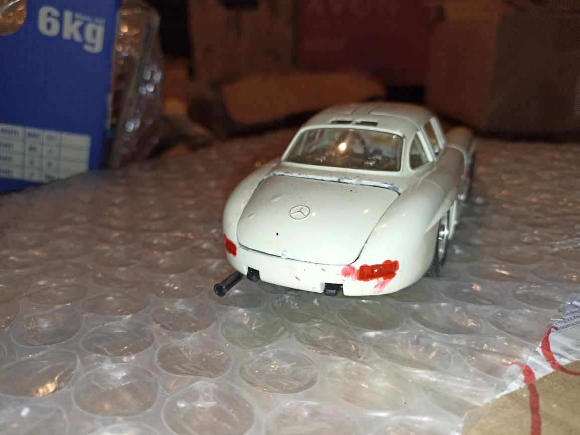 Model samochodu Mercedes Benz 300 SL Bburago 1;24