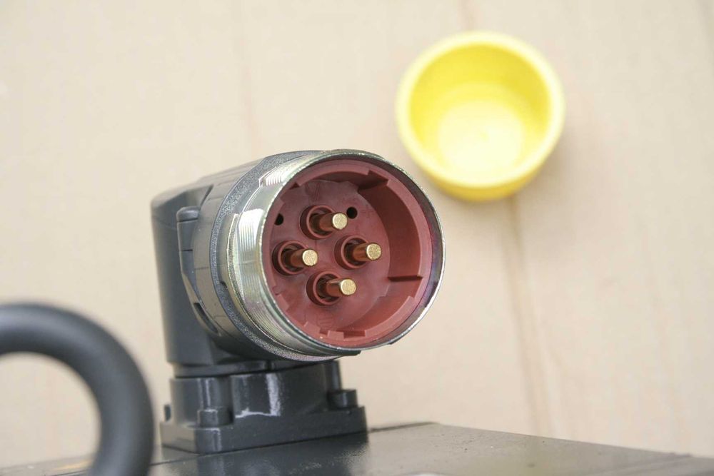 mocny trójfazowy serwomotor SIEMENS z enkoderem max. 5000 obr./min