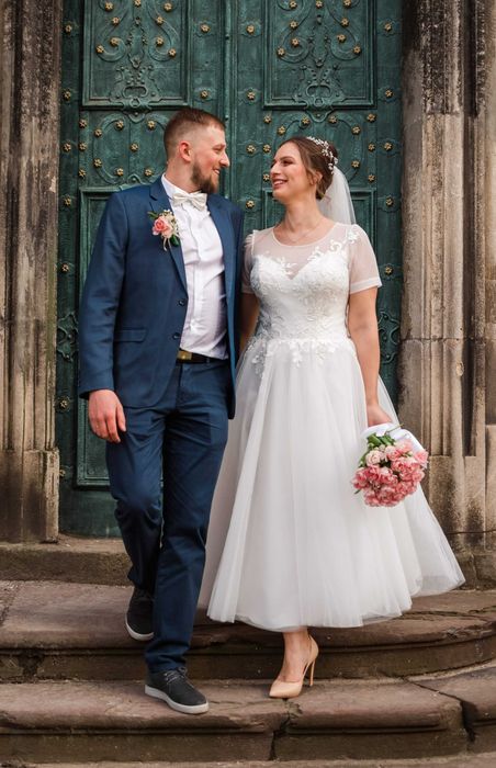 Весільна сукня міді