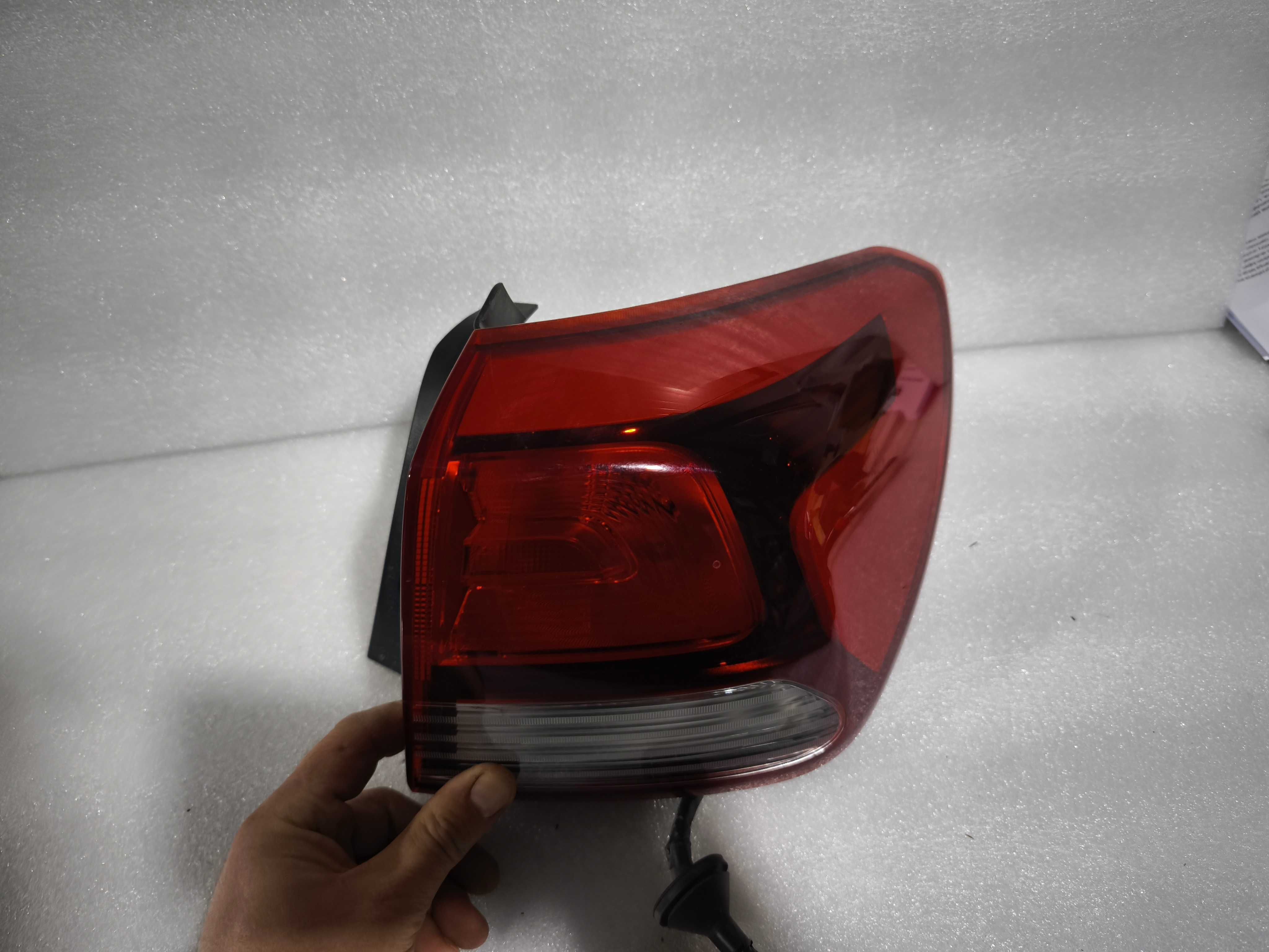 Lampa prawy tył prawa tylna Kia Rio IV 17- oryginał EU