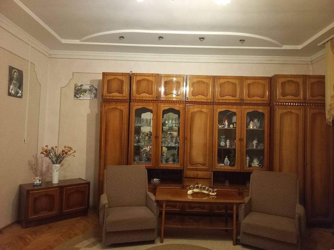 Продам вітальню недорого.