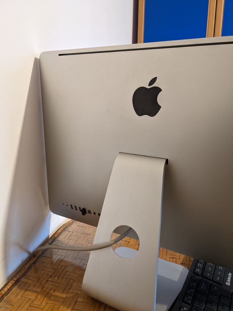 iMac 21,5" '09 отличное состояние