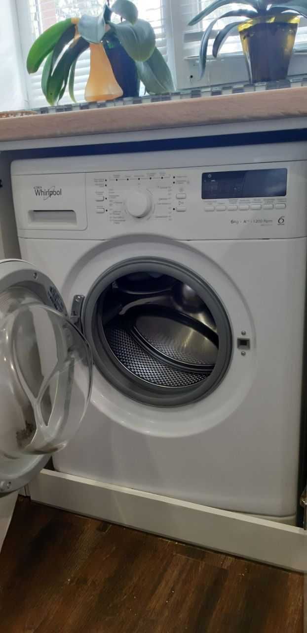 Продам пральну машину Whirlpool