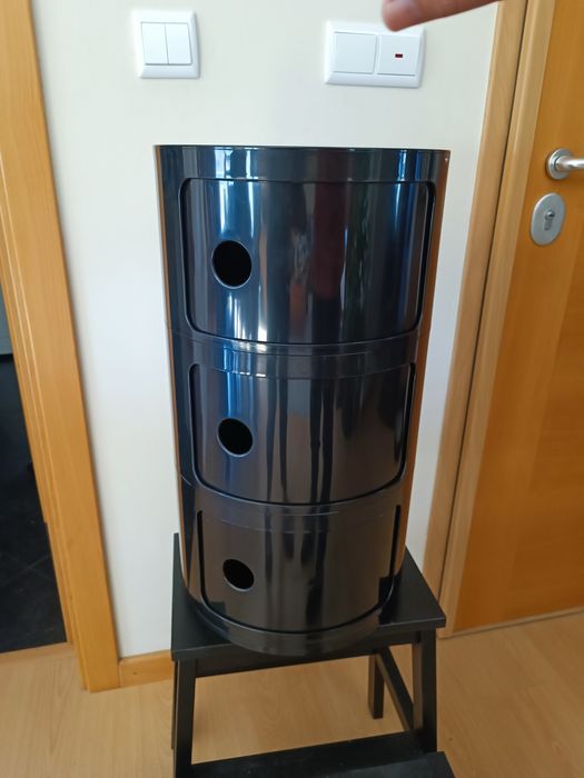 módulo de arrumação cilíndrico do tipo “Componibili”.