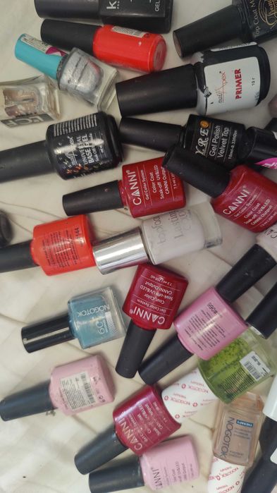 Цена за Подборку из 35 Флаконов Лаков для Ногтей Брендовых Не старых