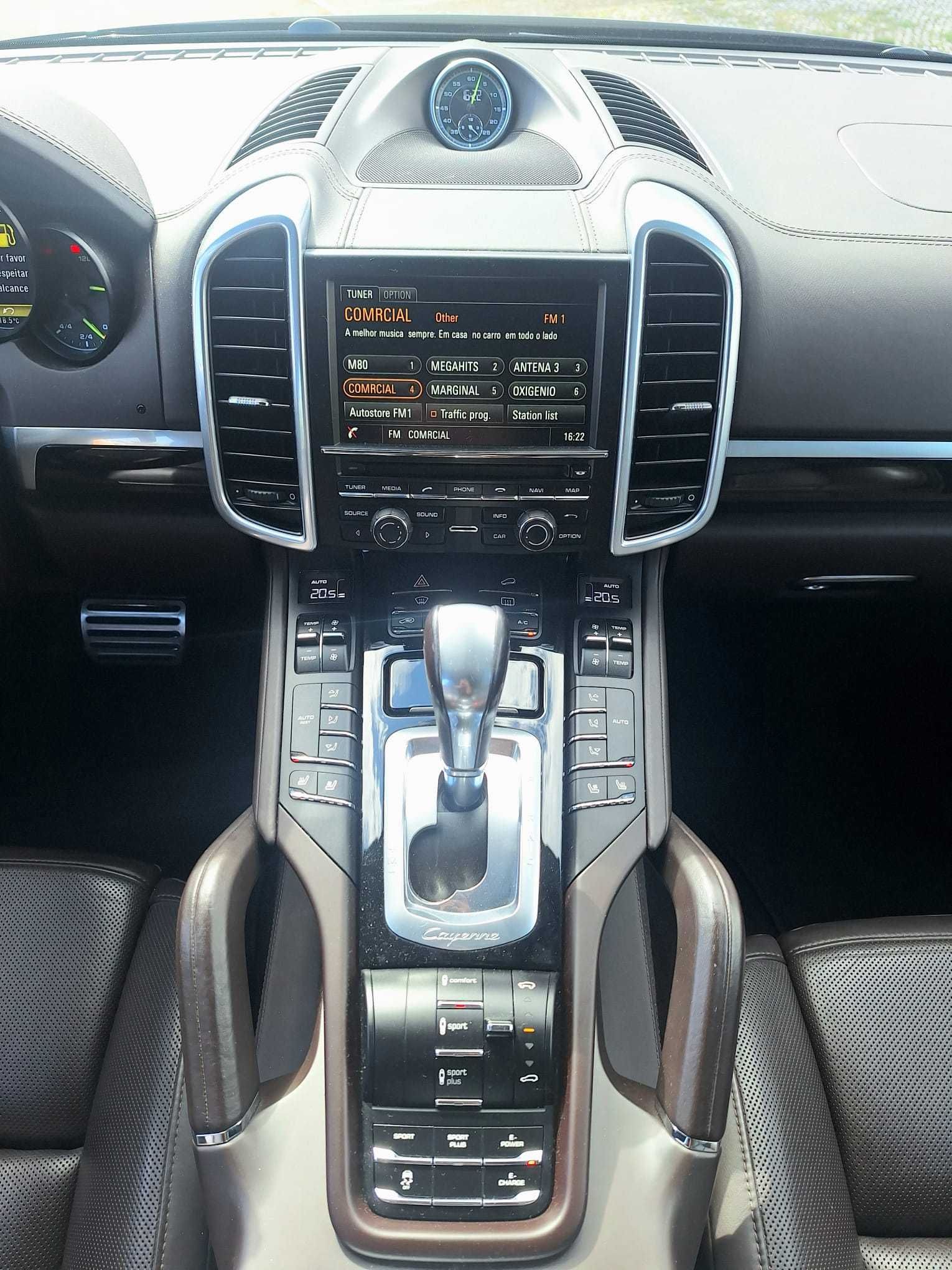 Porsche Cayenne S - Plug-in Hybrid Platinum Edition