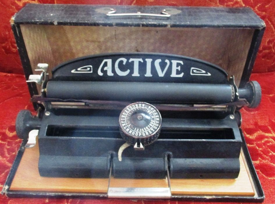 Maquina de escrever ACTIVE - Ano 1913