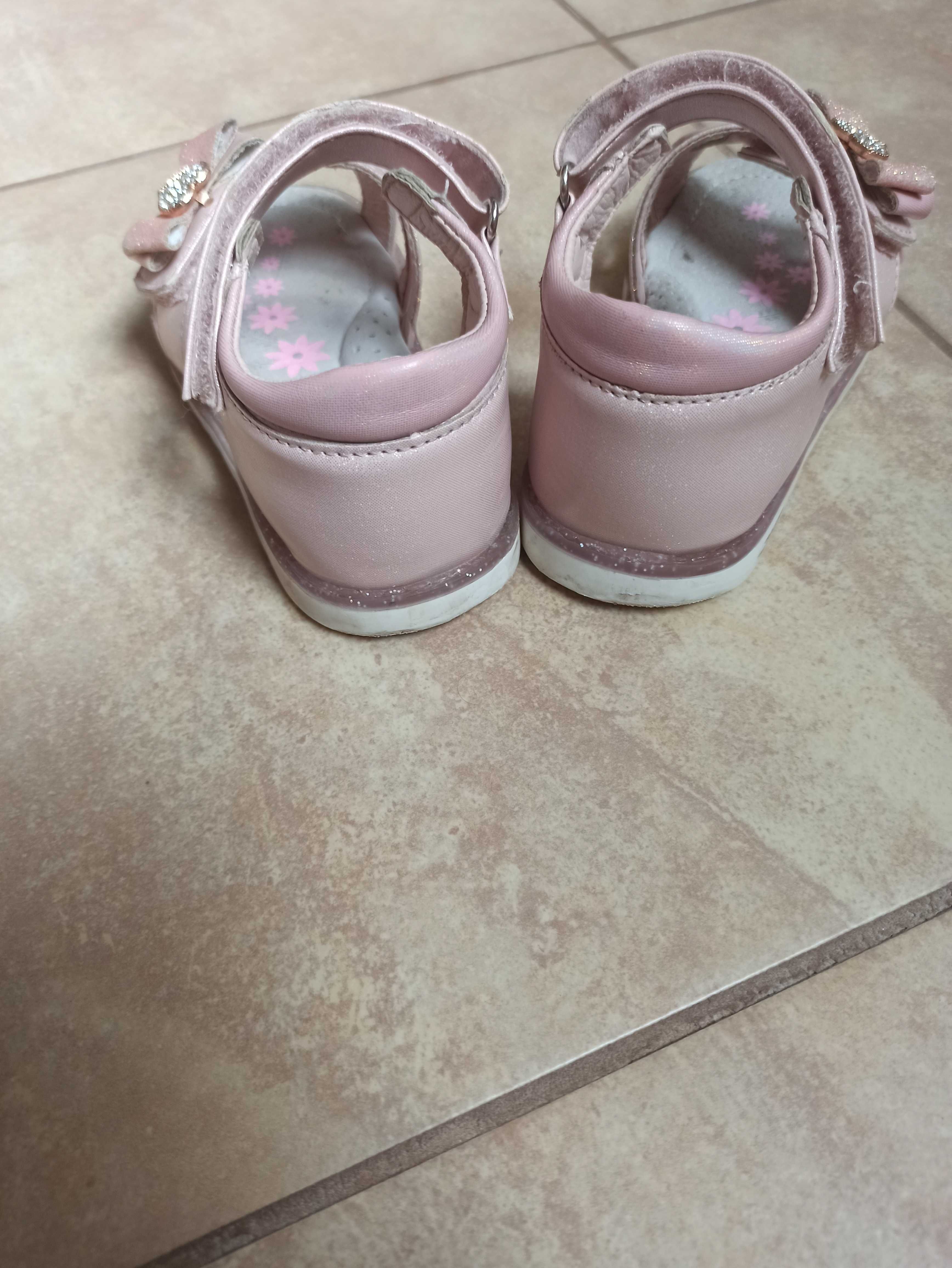 Sandałki dla dziewczynki, rozmiar 25