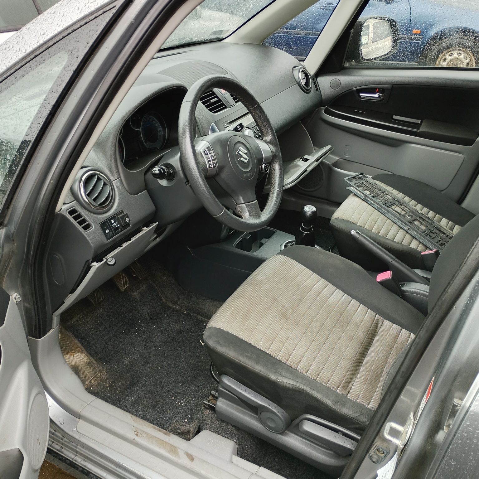 Drzwi i wiele innych. Suzuki SX4 1.6 napęd 4x4