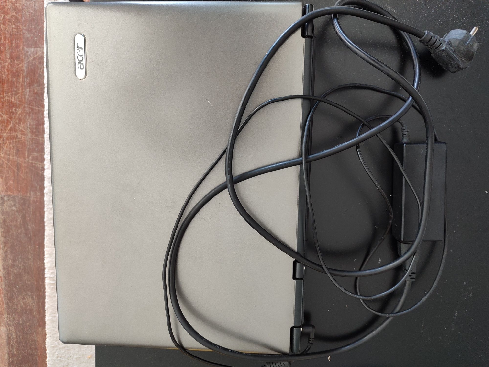 Computador portátil Acer a funcionar