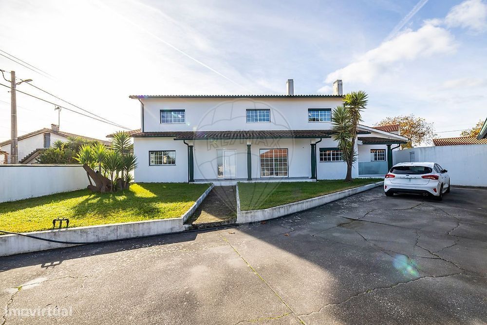 Moradia T5 para venda