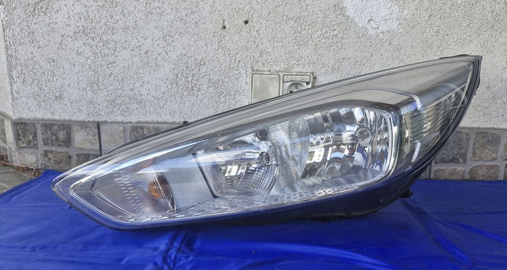 Reflektor lewy przód Ford Focus 2014