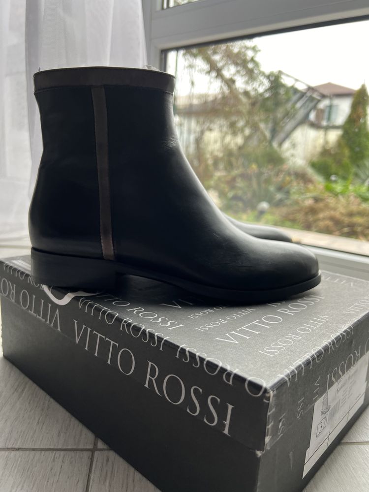 Vitto Rossi нові шкіряні полусапожки, 24см