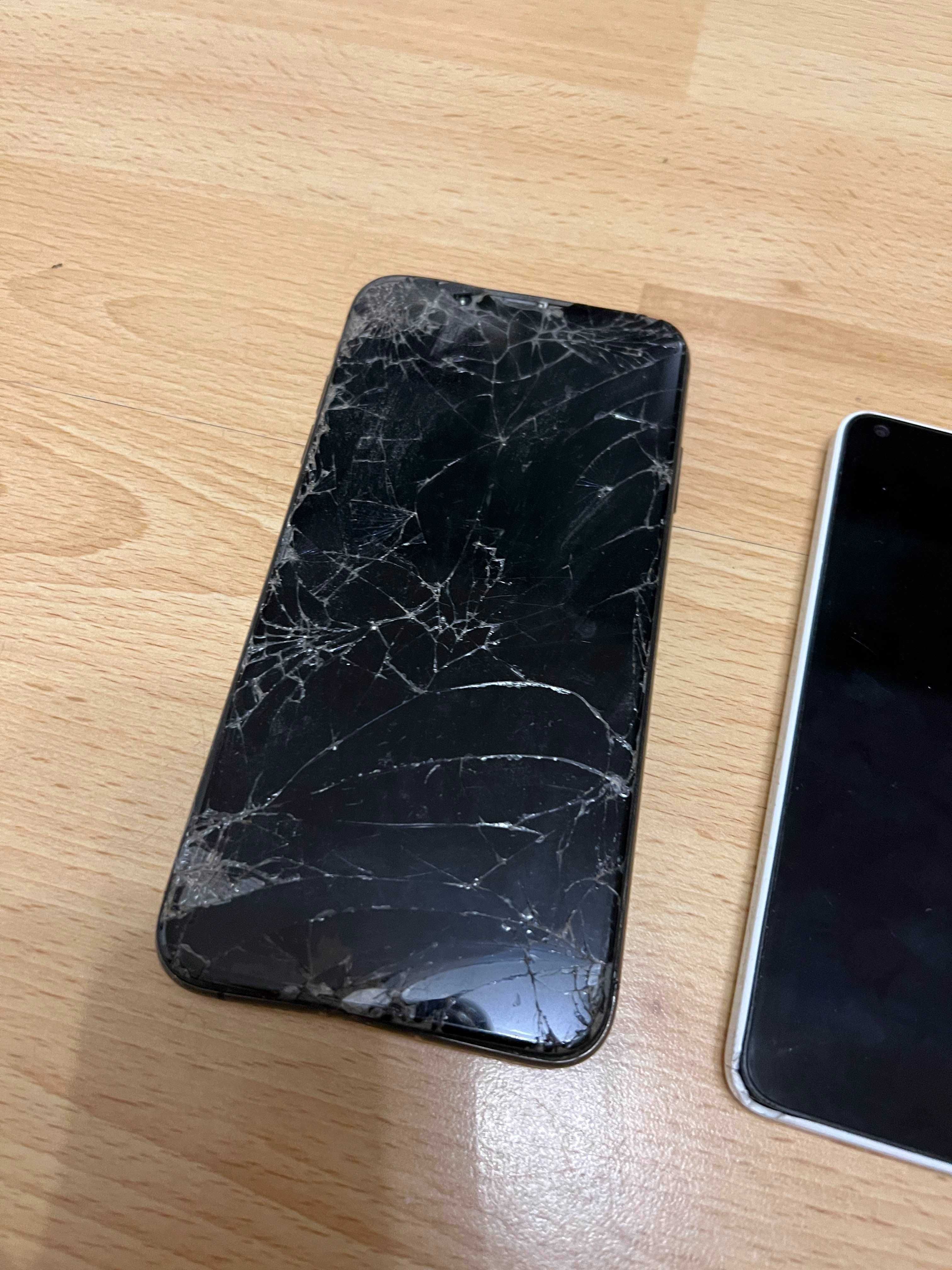 Zestaw uszkodzonych telefonów, iPhone XS Max, Samsung, Xperia, Lumia