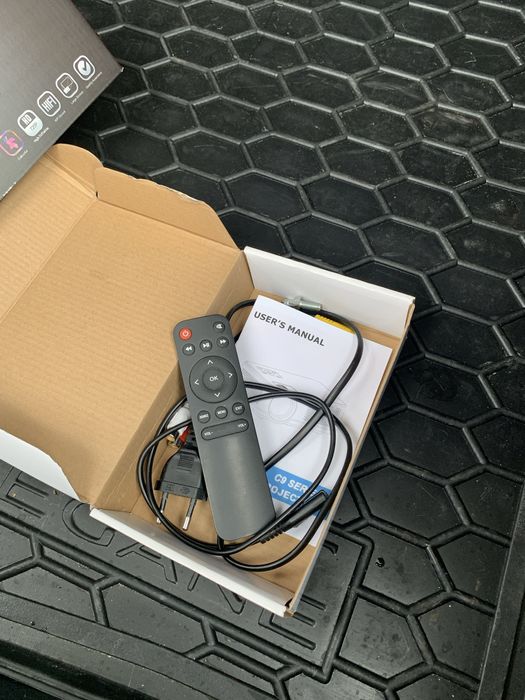 Продам LED проектор (новий / у відмінному стані)