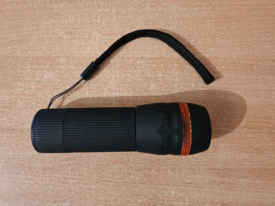 Latarka LED z zoomem