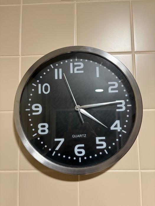 Relógio de parede a pilhas