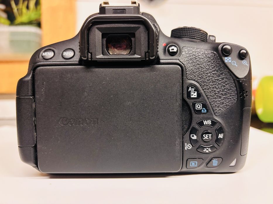 CANON EOS 700D (corpo)