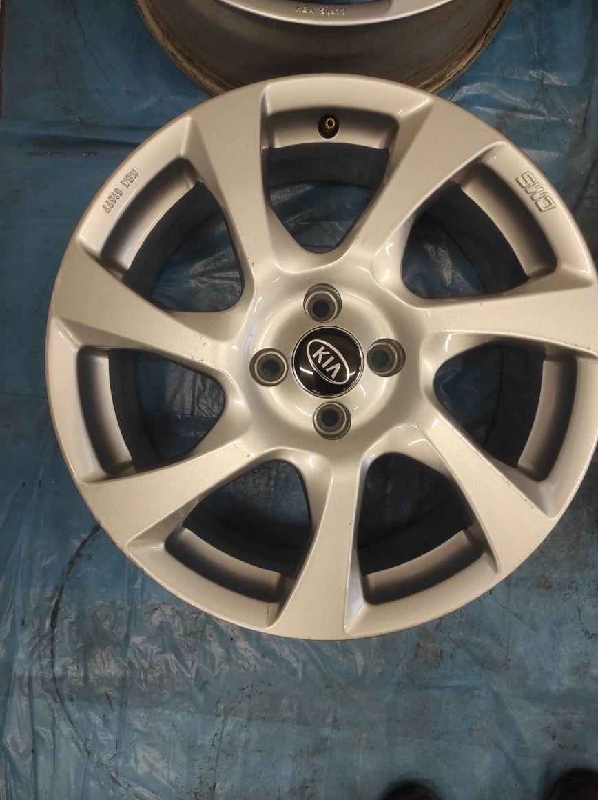 550 Felgi aluminiowe KIA R 17 4x100 Bardzo Ładne