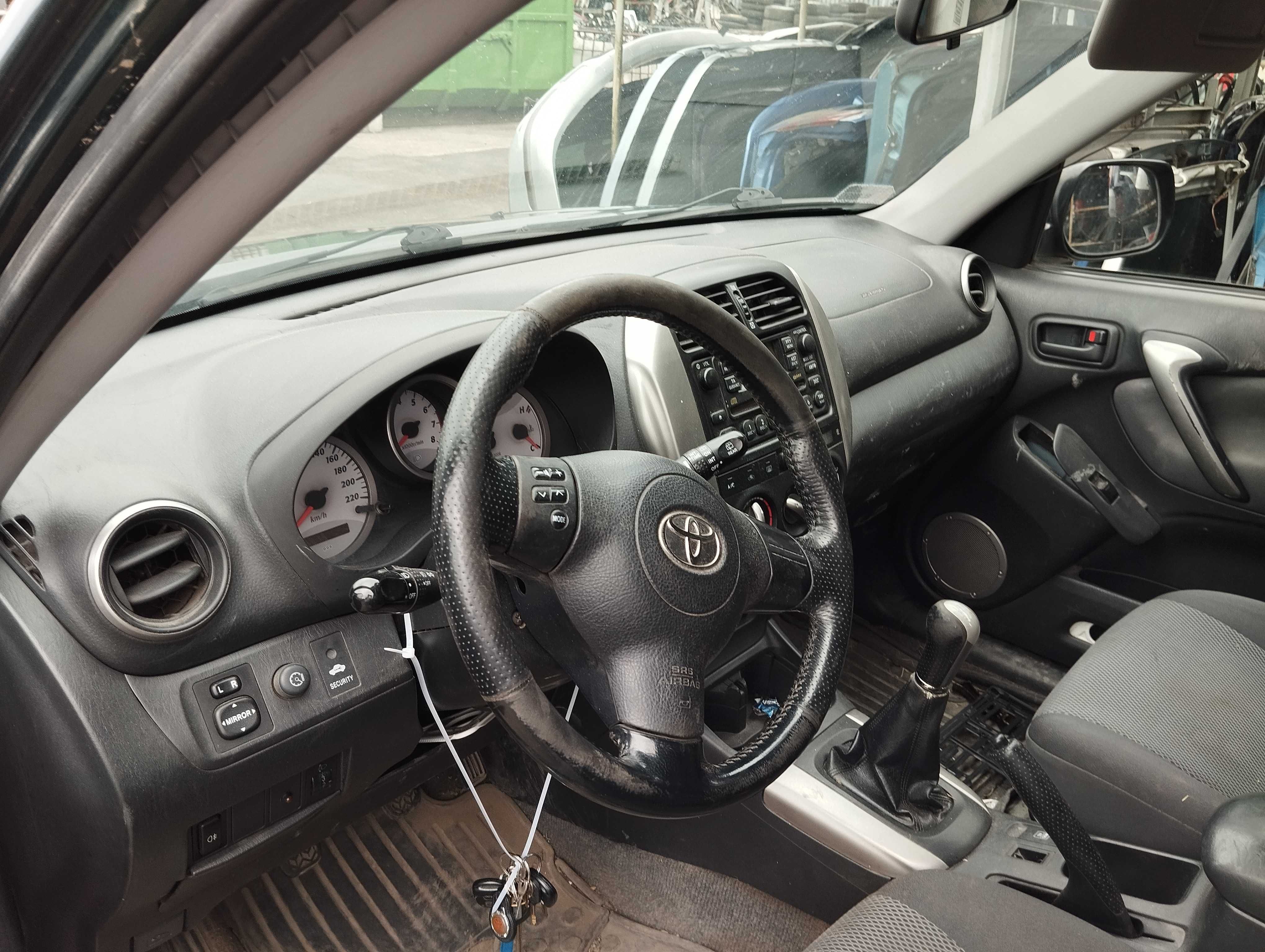 Toyota RAV4 4x4 2.0i 5D 2004r.Element wnętrza !! Czytaj opis !!