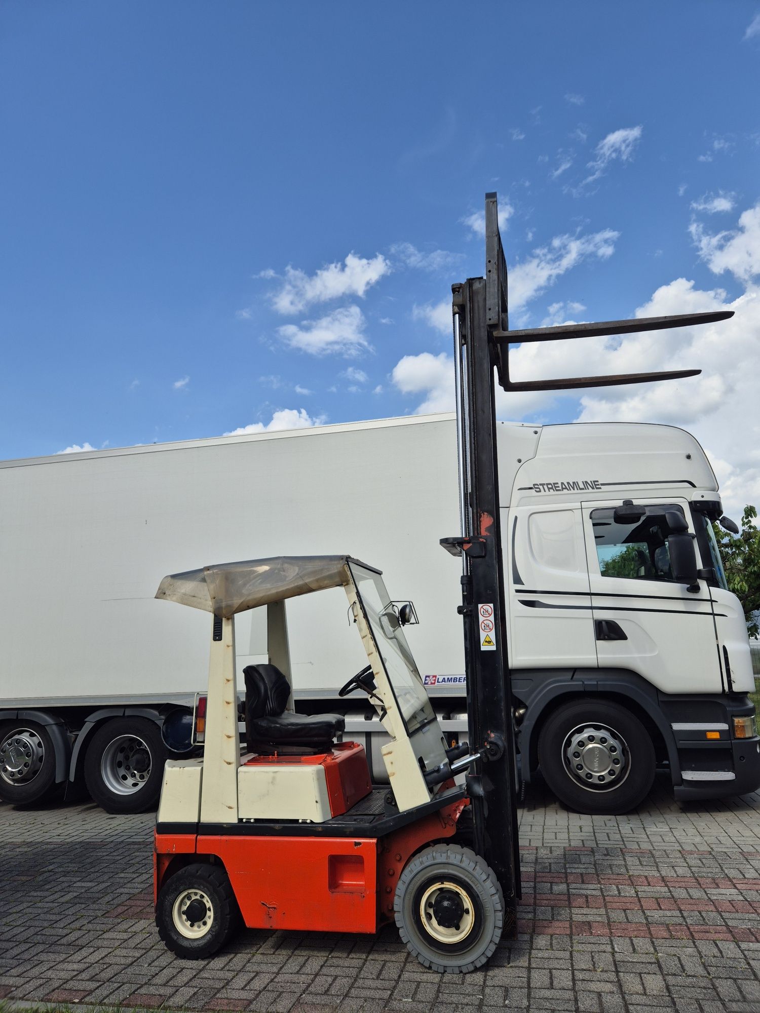 Widlak Wózek widłowy Nissan FG15 1.5T