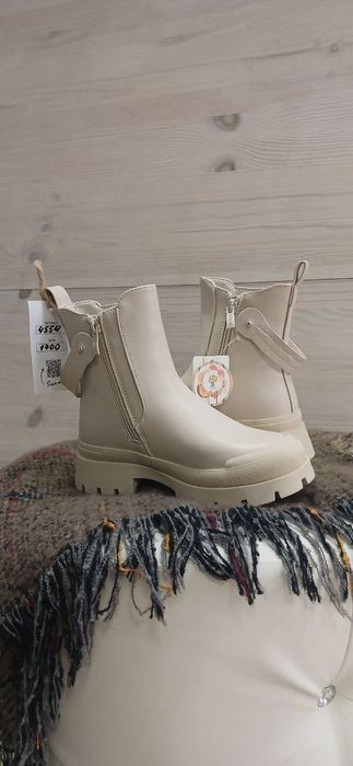 Ботінки жіночі молочні