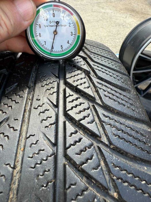 Шини Б/У 215/65 R17 Bridgestone