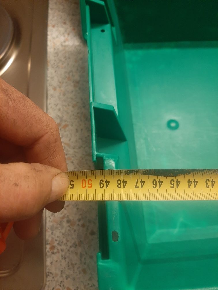 Pojemnik plastikowy z deklem