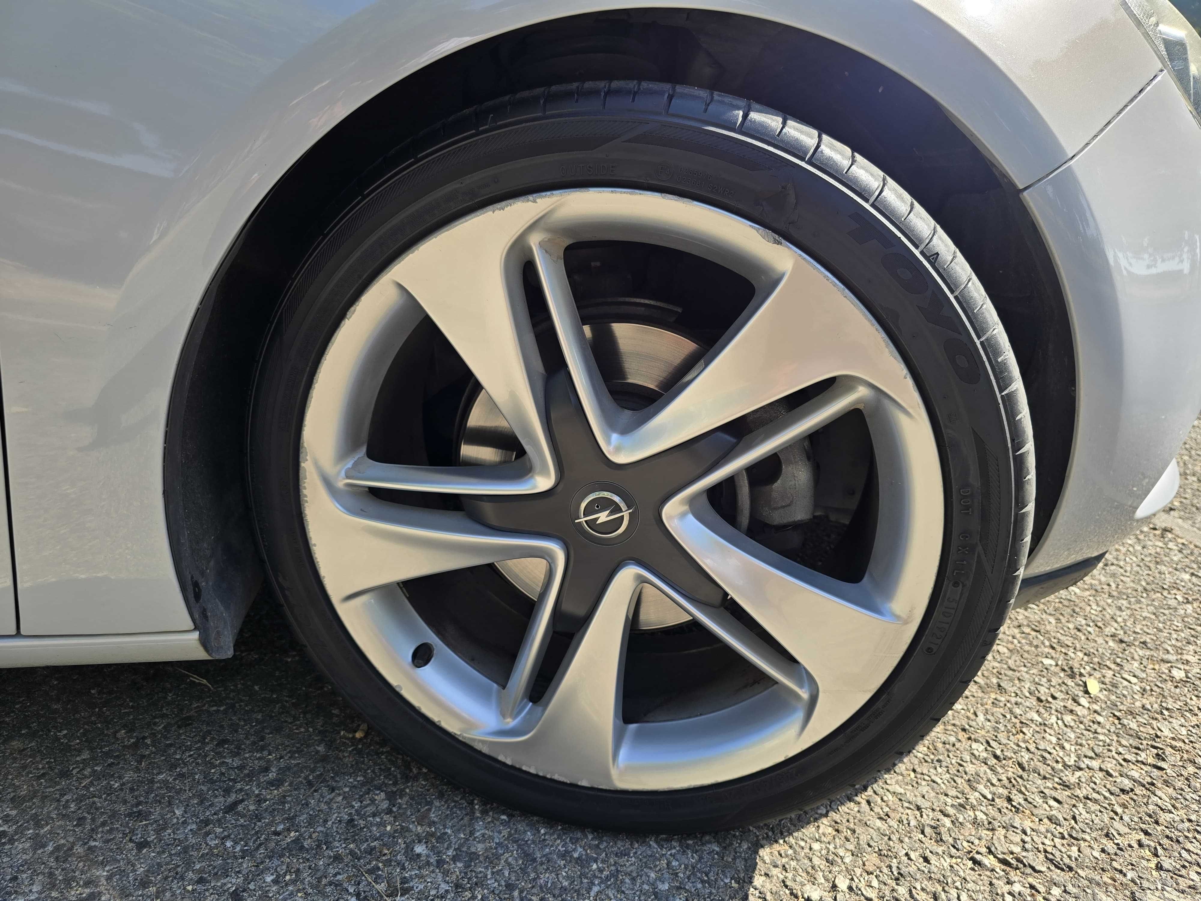 Opel Astra J GTC 1.4T 140 CV