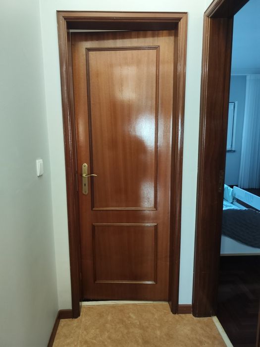 Vende-se portas madeira