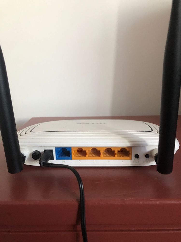 Router Wi-Fi TP-LINK (300 Mbps)