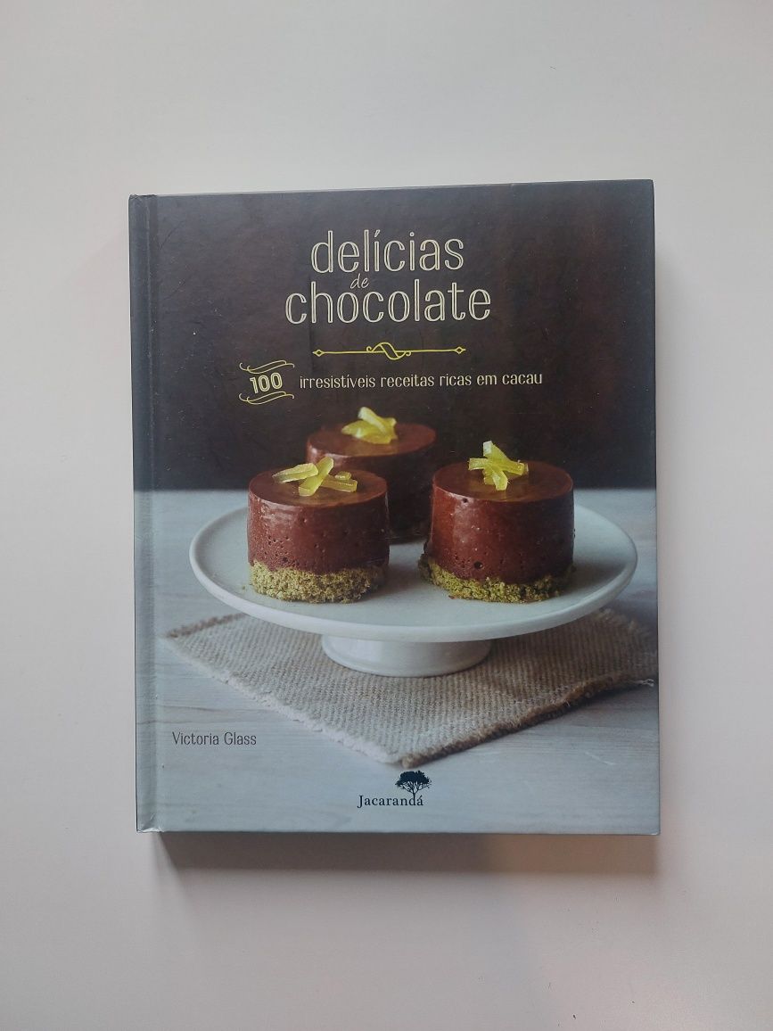 Vários livros de cozinha