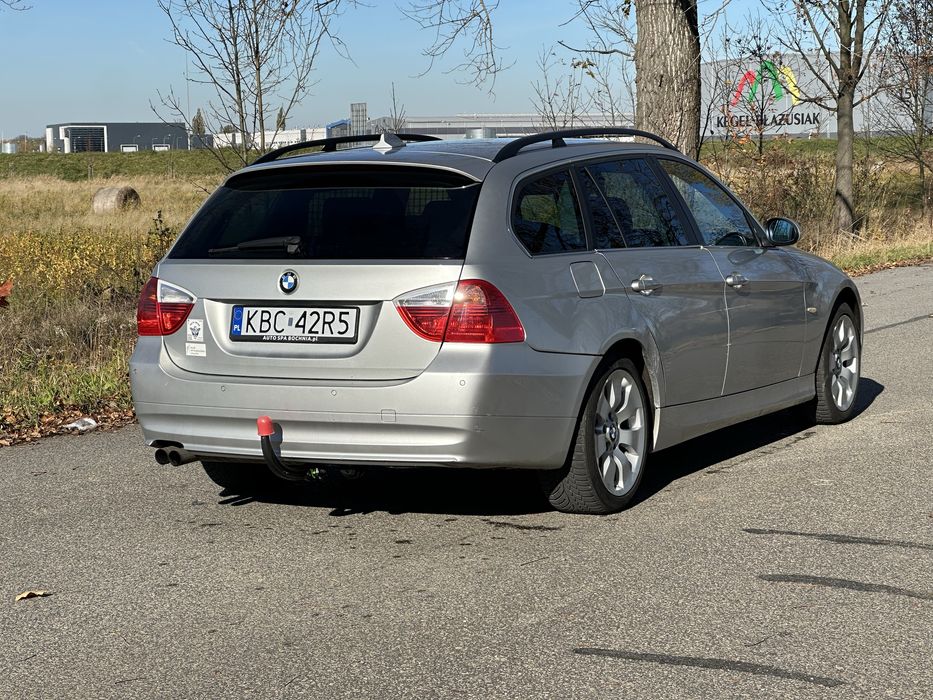 BMW 325xi bogate wyposażenie i mały przebieg