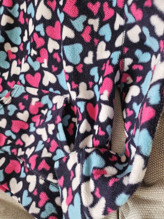 Bluza polarowa kangurek z kapturem w serduszka Havoc rozmiar 122