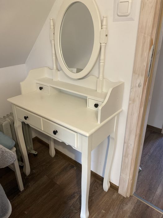 Toaletka biała z ruchomym lustrem