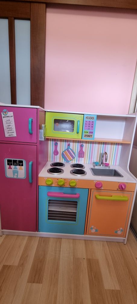 Drewniany kuchnia Kidkraft - żywe kolory + nowa ściana + zestaw śrub