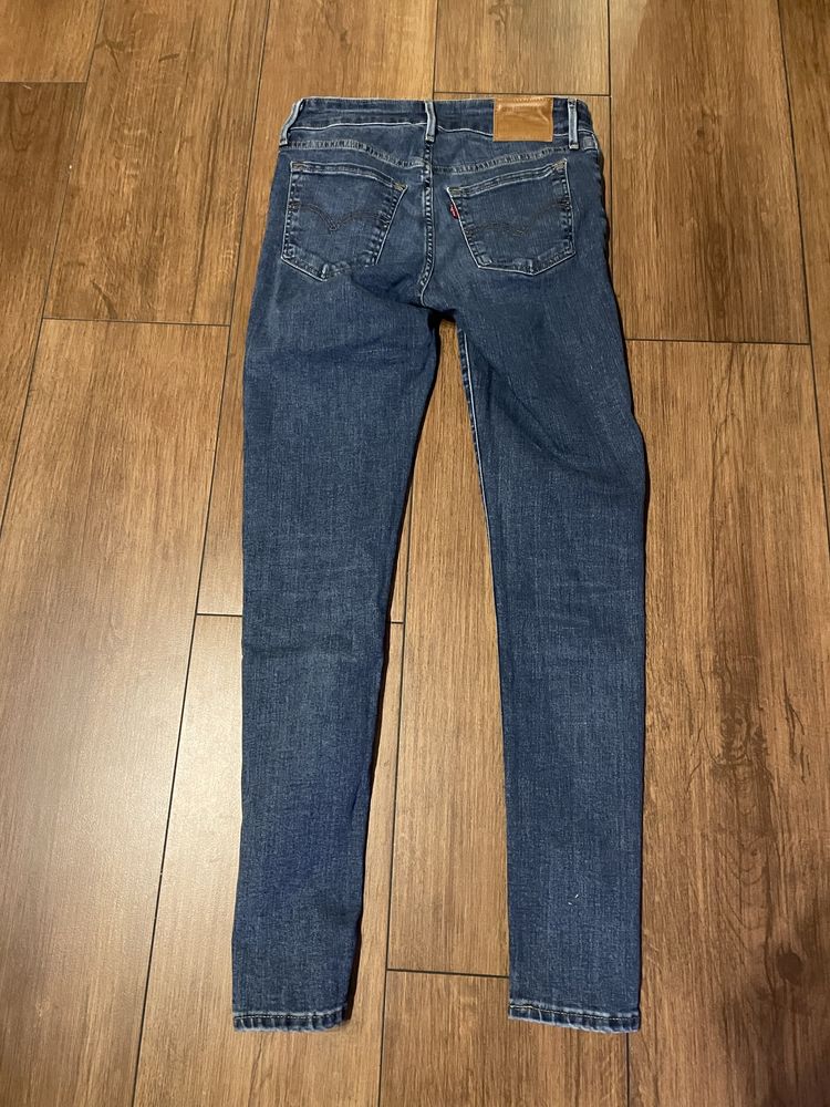 Spodnie Levis 711 Skinny Jeansy Slim Fit  rozmiar 26/30 raz założone