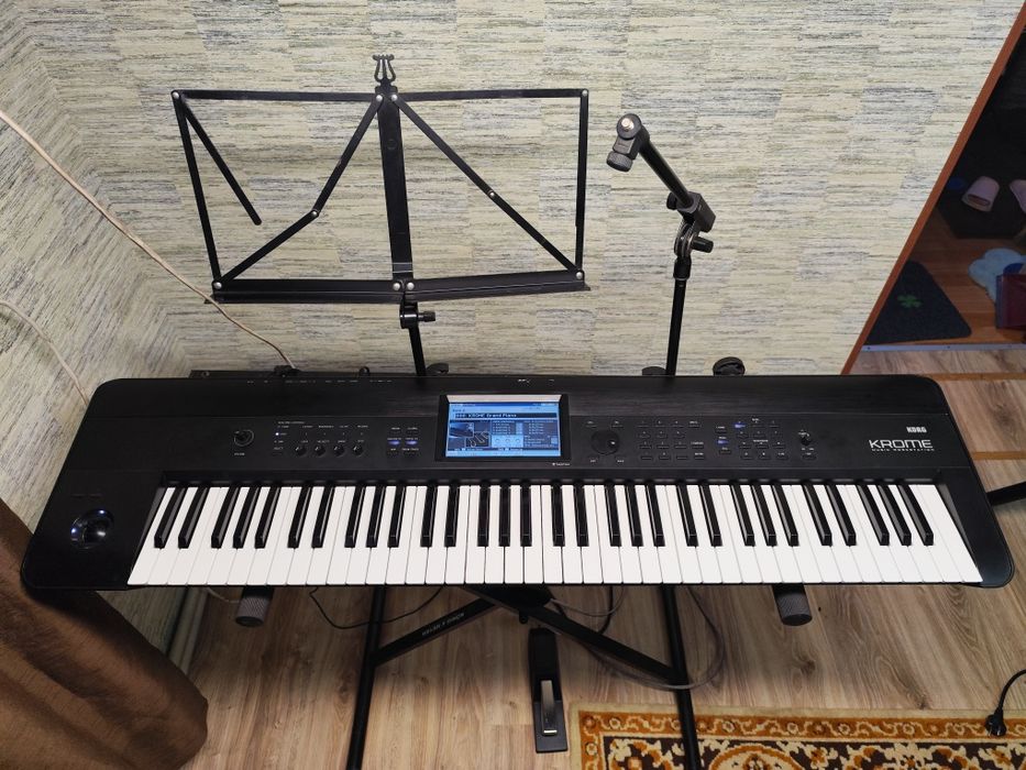 Синтезатор Korg Krome 73 (робоча станція)