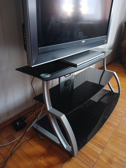 Столик із чорного скла під телевізор