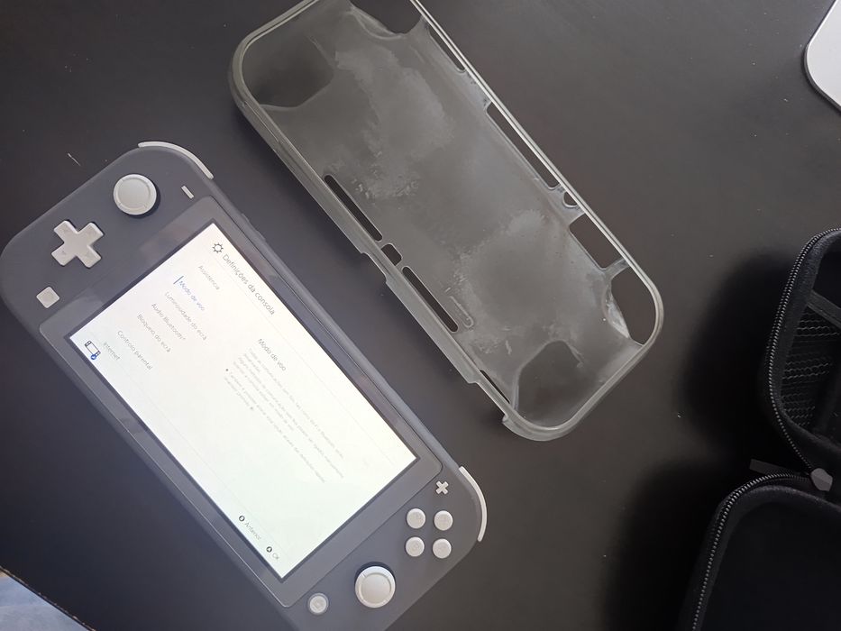 Nintendo Switch Lite + Zelda Breath of the wild