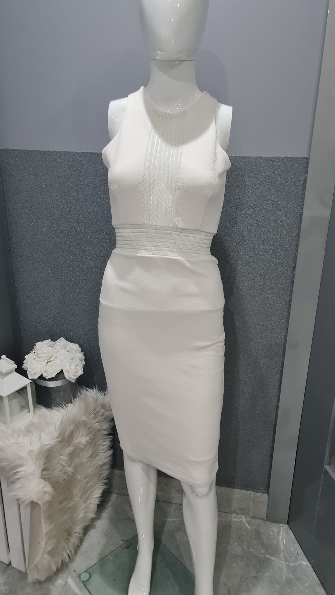 34 xs sukienka elegancka za kolano ecru