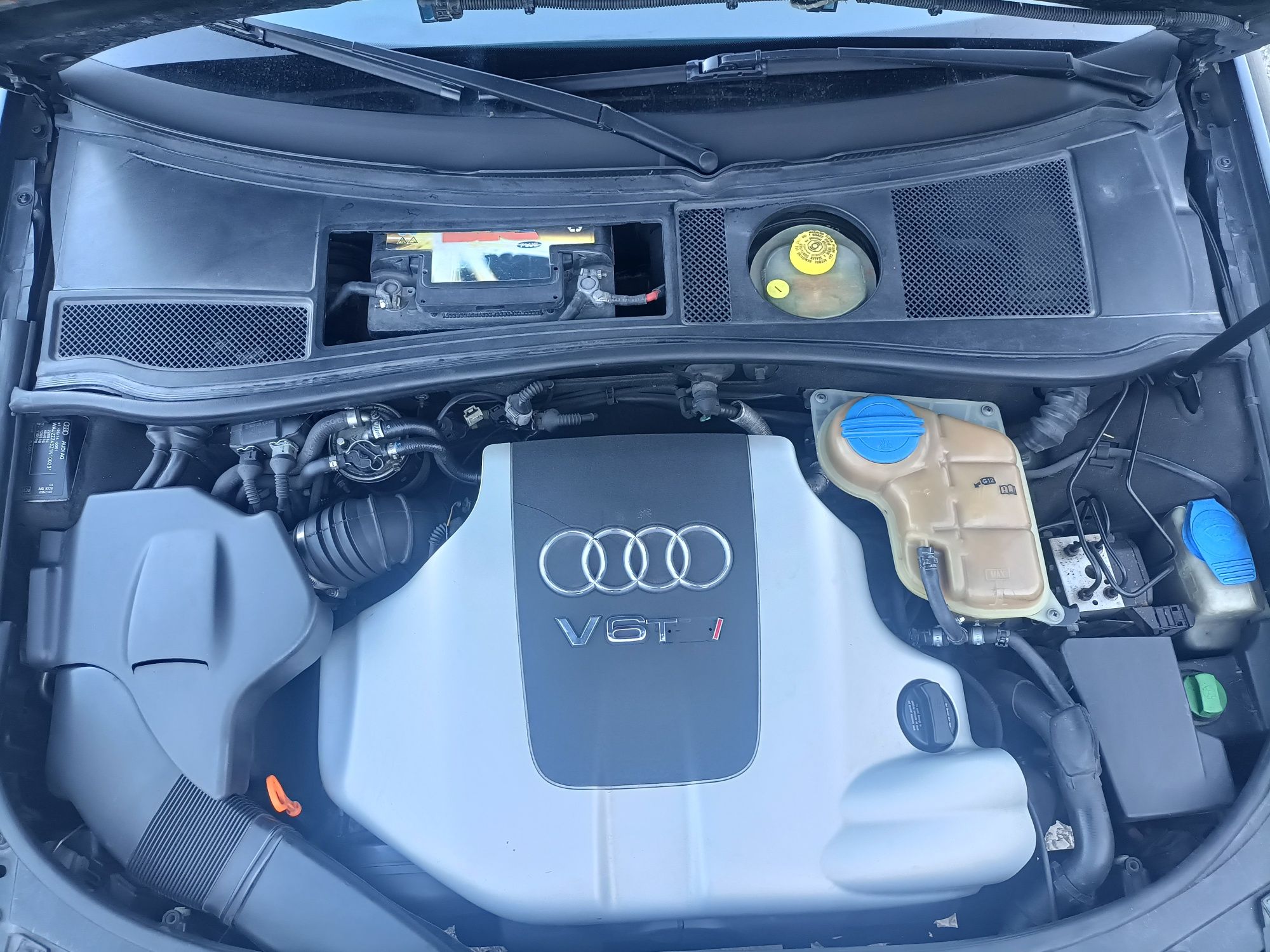 Audi A6 2.5cc V6 TDI com 210cv