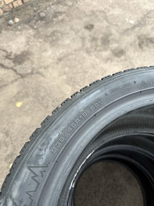 235/45r18 DUNLOP