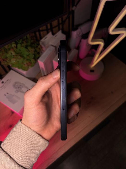 iPhone 15 Pro 256 Gb + Airpods 4 у подарунок + В бронеплівці