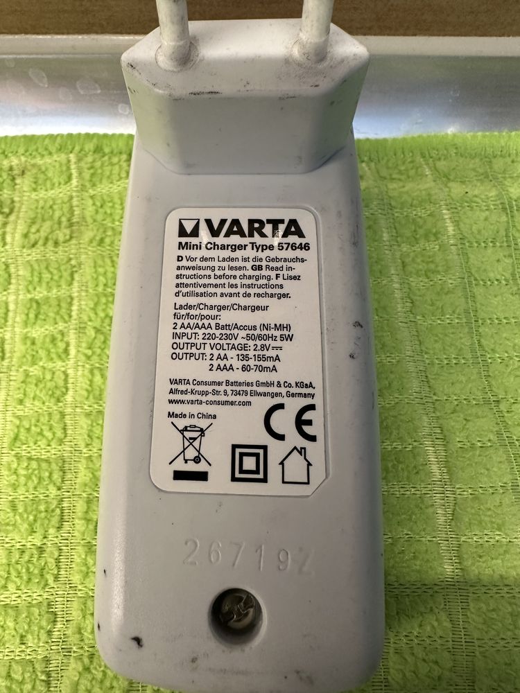 Varta 57646 - Зарядний пристрій MINI 2xAA/AAA 230V