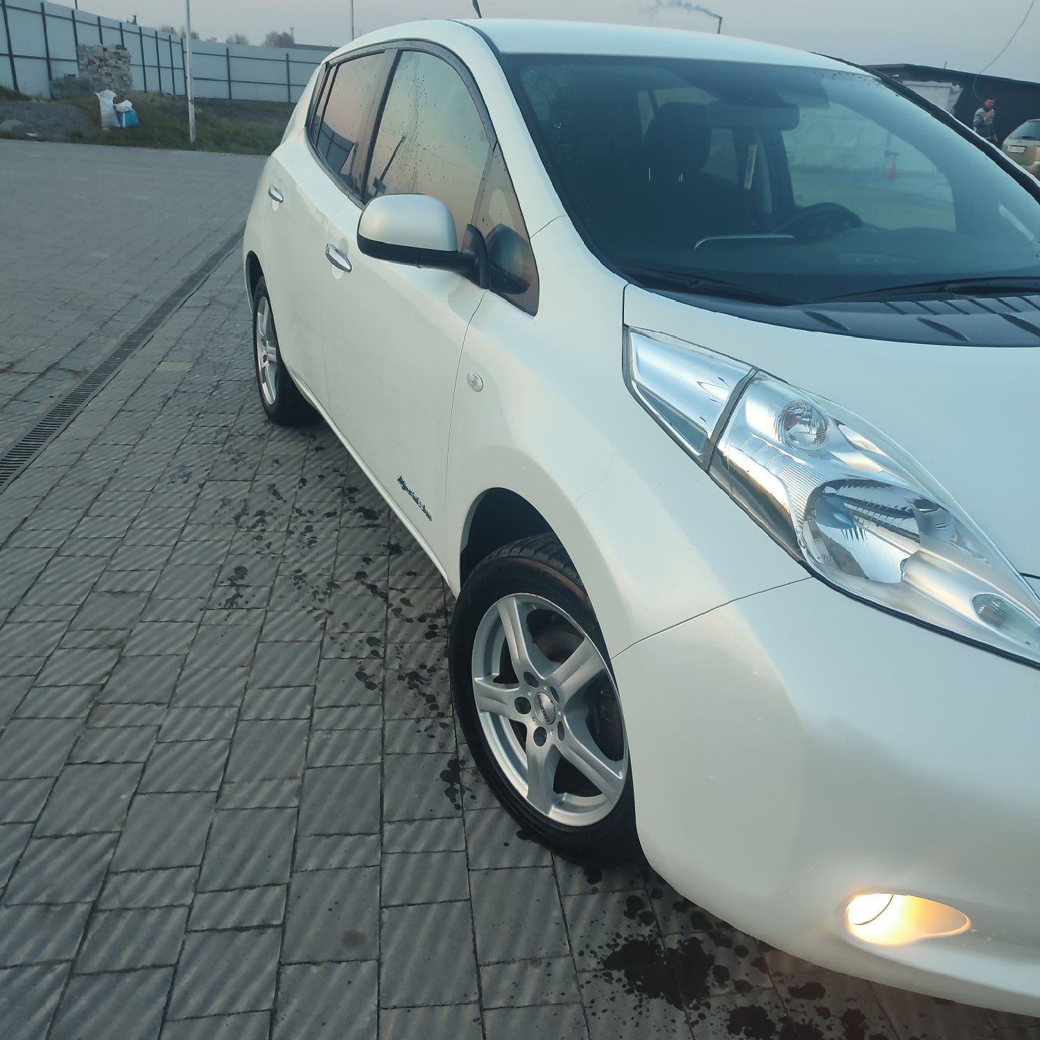 Ніссан ліф nissan leaf