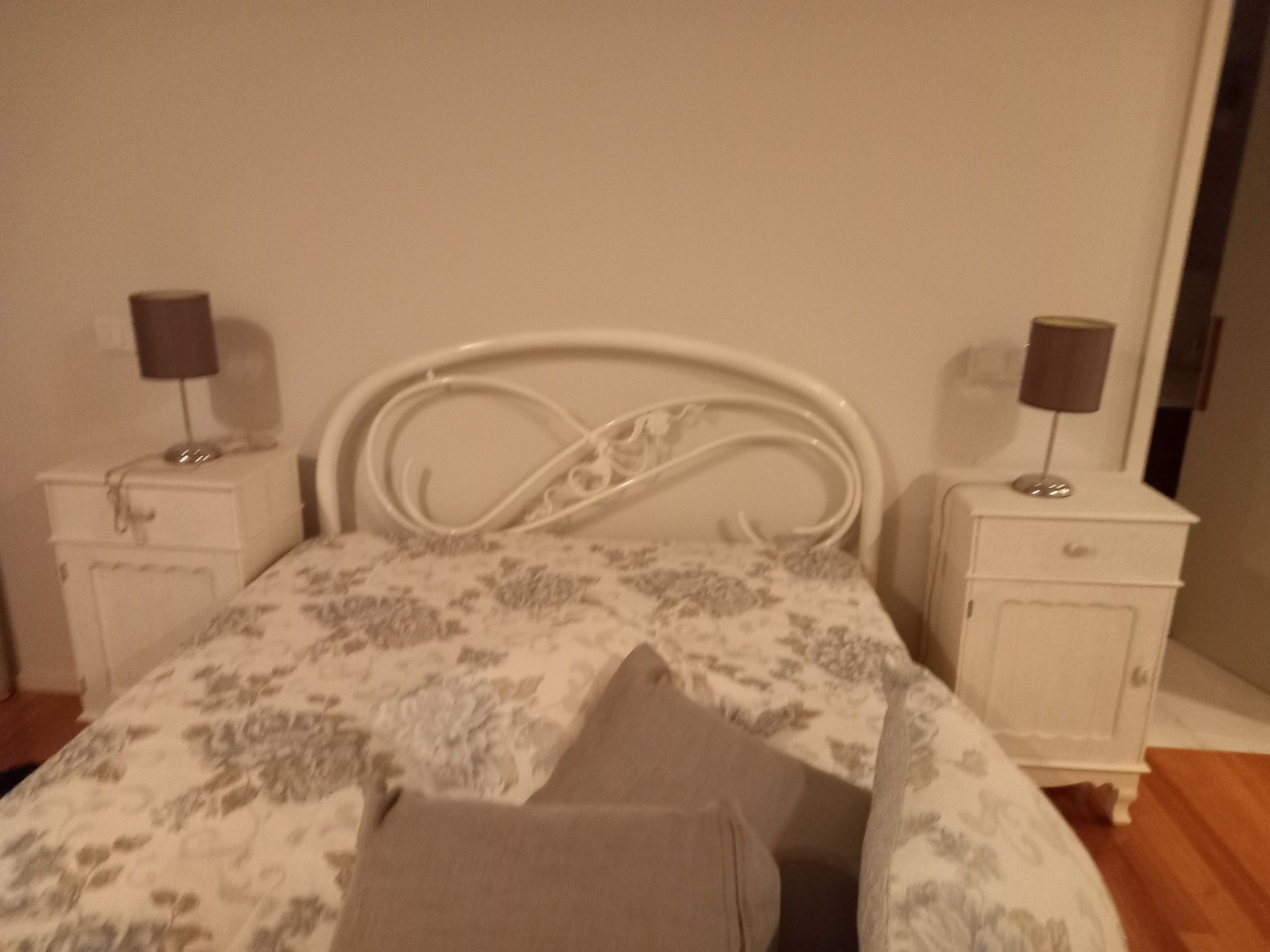 Cama casal em ferro